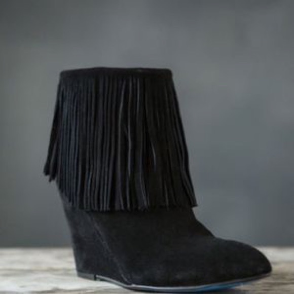 NIB Black Chic Boho Fringe Pointy Toe Wedge Boots - Picture 3 of 4